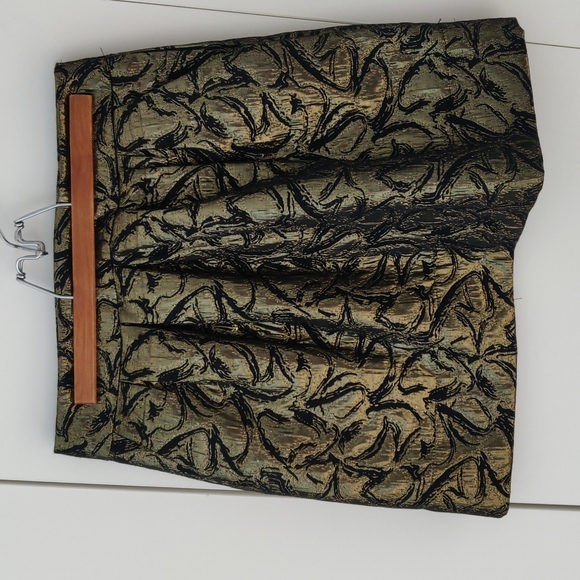 Gold and black skirt - Picture 1 of 4